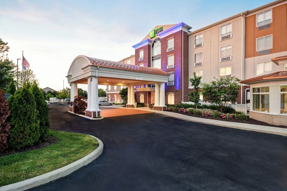 Holiday Inn Express & Suites SCHERERVILLE by IHG 1