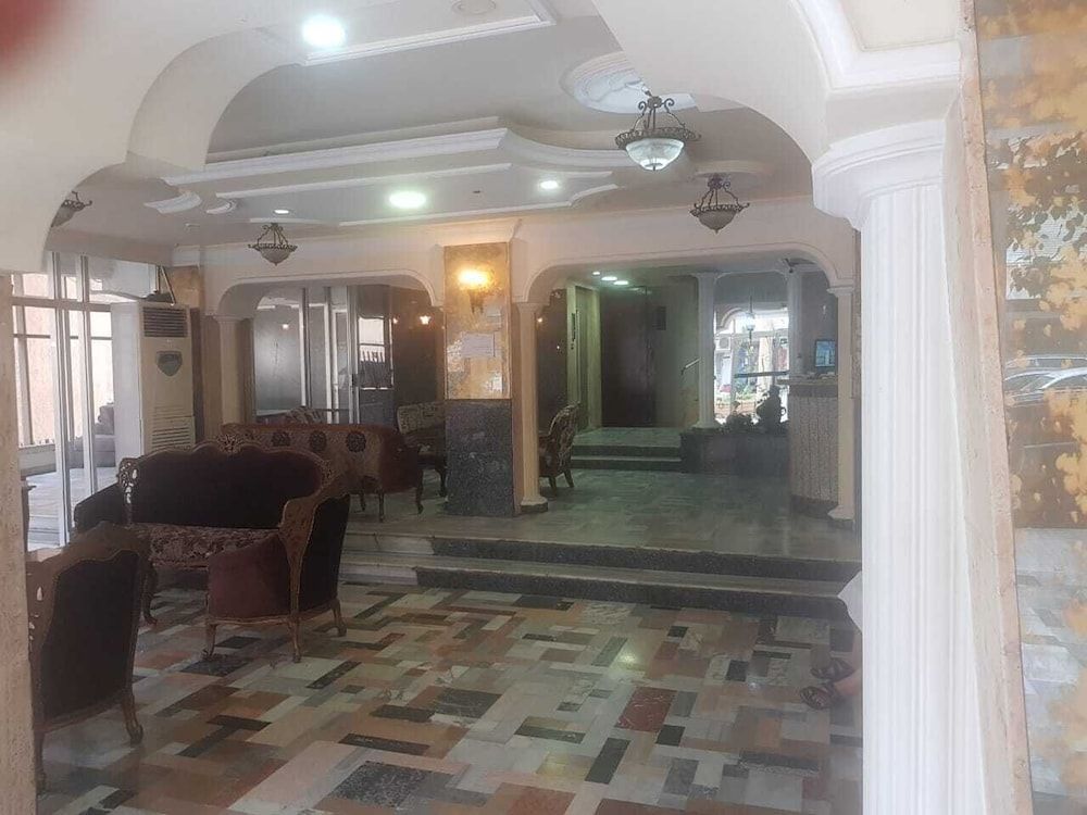 Universal Residence 2