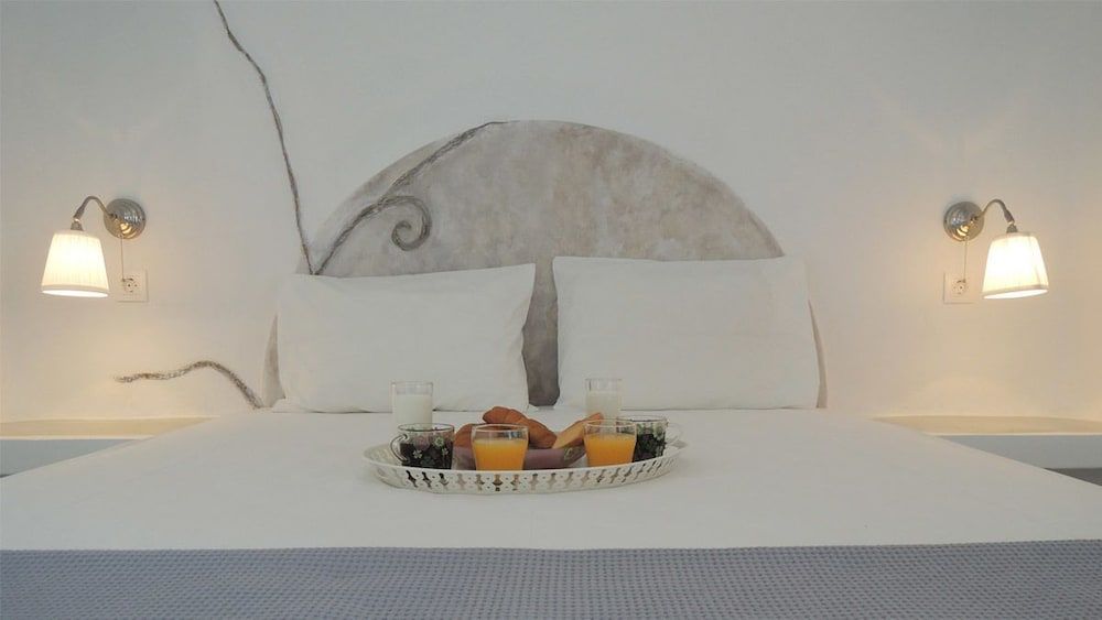 Esperos Seaside Suite in Adamas, Milos 2