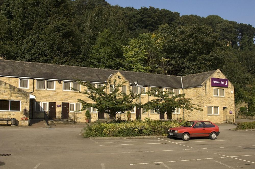 Premier Inn Halifax South 1