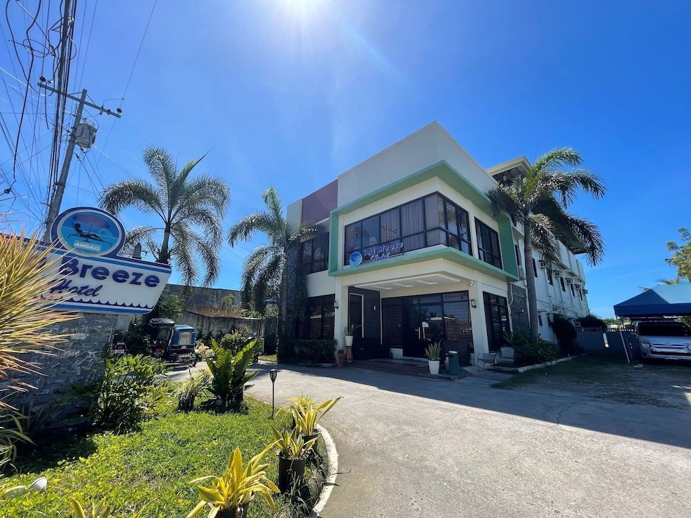 Argao Seabreeze Hotel powered by Cocotel 1