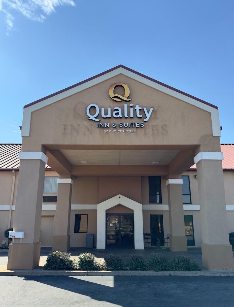 Quality Inn & Suites Pine Bluff 1