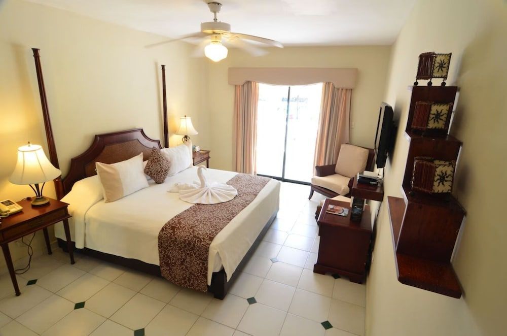 Lifestyle Tropical Beach 2