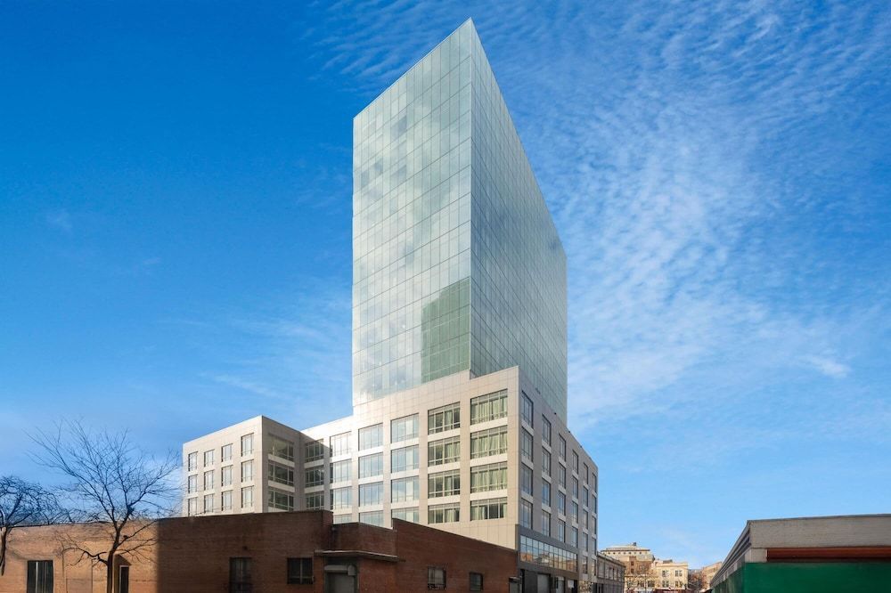 La Quinta Inn & Suites By Wyndham Queens NYC JFK AirTrain 1