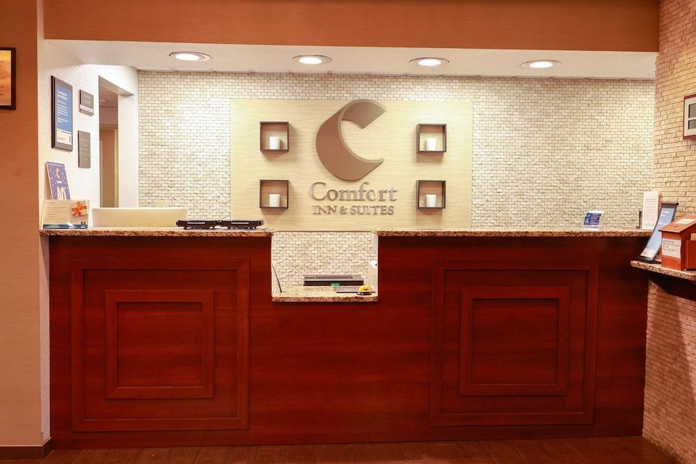 Comfort Inn & Suites Dayton Northwest - Englewood 2