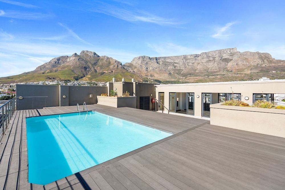 Four Seasons Urban Escape 1