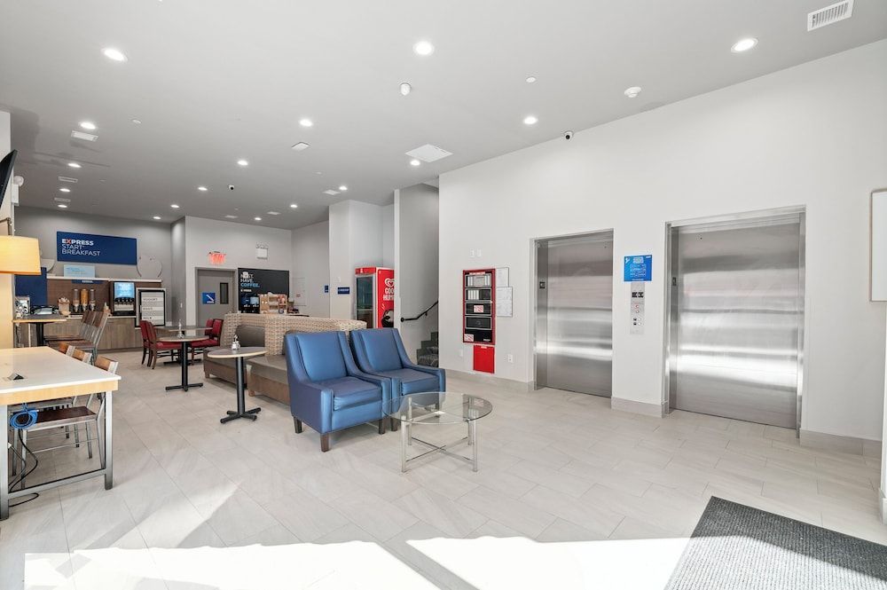 Holiday Inn Express & Suites Bronx - Barnabas area by IHG 2
