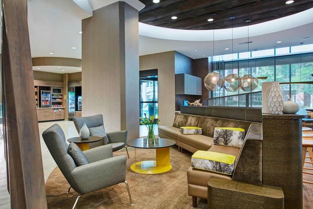 SpringHill Suites by Marriott Milwaukee Downtown 2