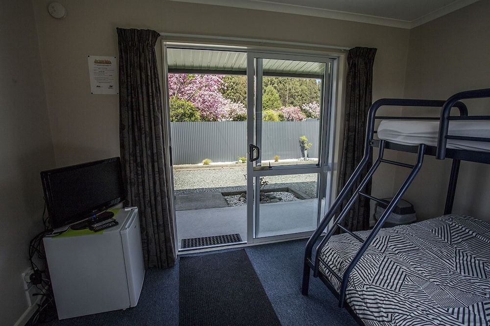 Fiordland Great Views Holiday Park 2