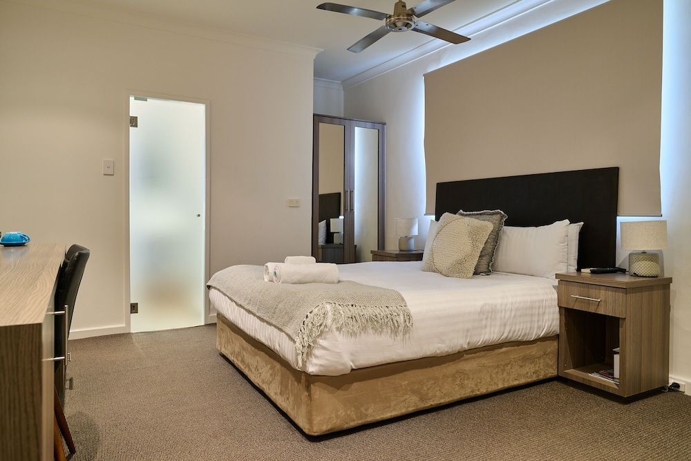 Norfolk Hotel 1