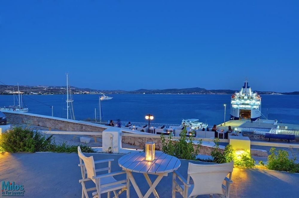 Esperos Seaside Suite in Adamas, Milos 1