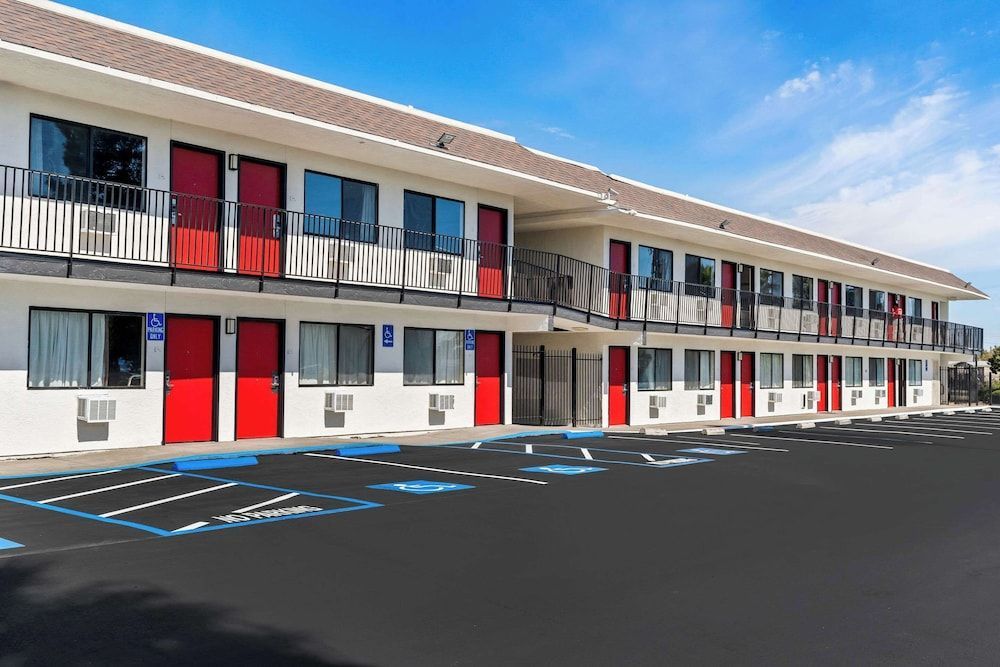 Econo Lodge Stockton near I-5 Fairgrounds 1