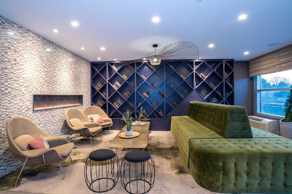 Sandman Hotel Hamilton 2