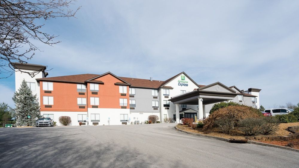 Holiday Inn Express & Suites KNOXVILLE-NORTH-I-75 EXIT 112 by IHG 1