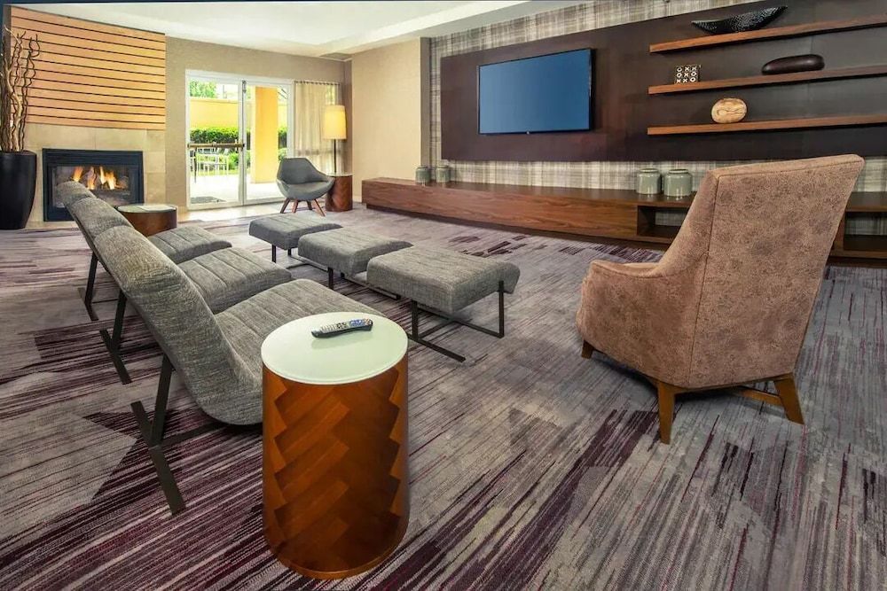 Comfort Inn & Suites Bethlehem Lehigh Valley Airport 2