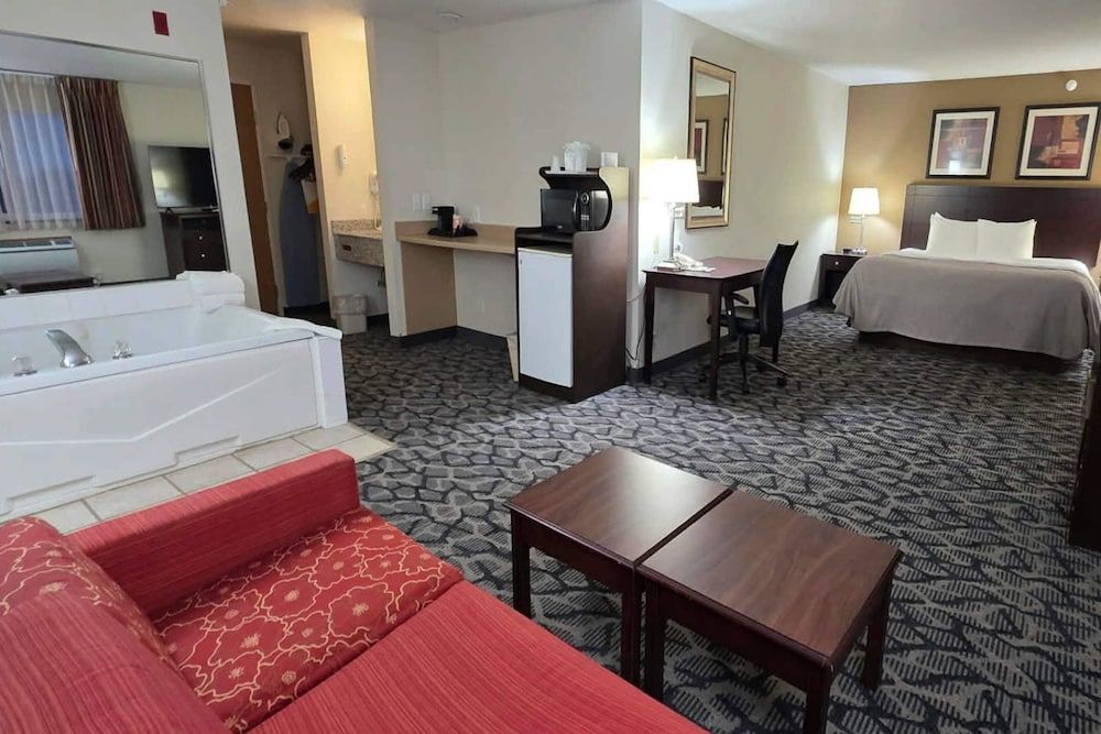 Quality Inn & Suites Eldridge Davenport North 1