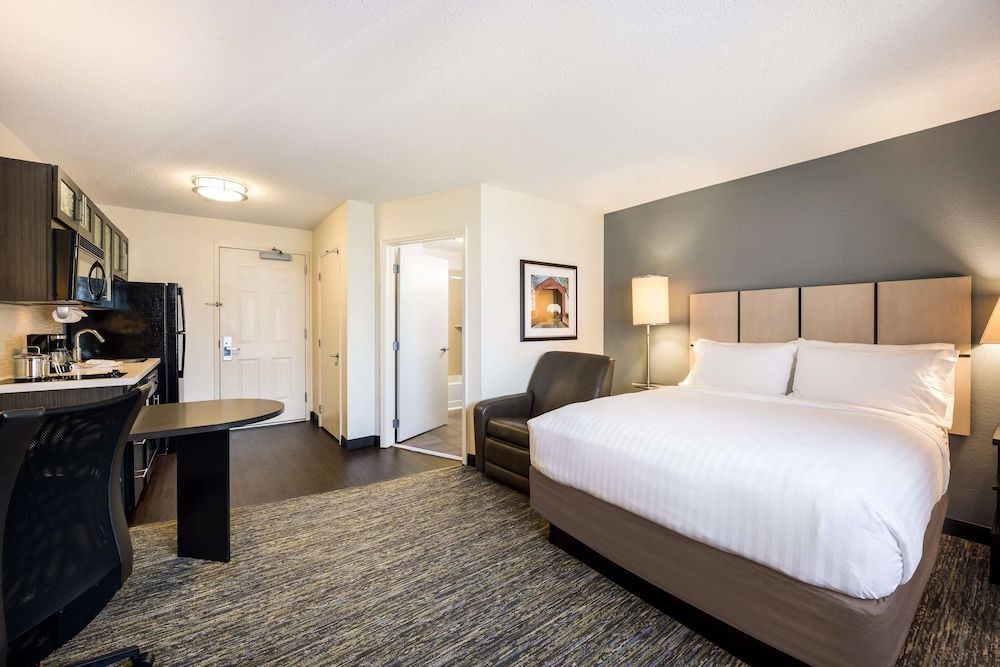 Sonesta Simply Suites Atlanta Gwinnett Place 1