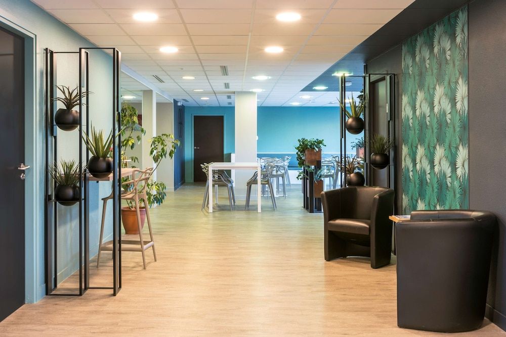 Sure Hotel by Best Western Saint-Amand-Les-Eaux 1