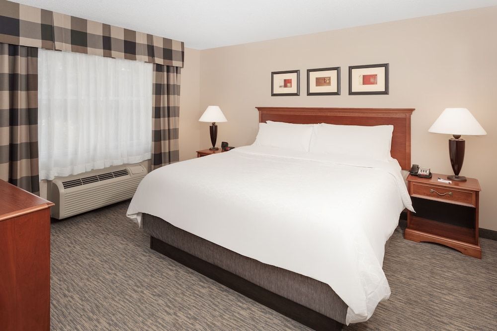 Holiday Inn Express & Suites HAMPTON SOUTH-SEABROOK by IHG 1