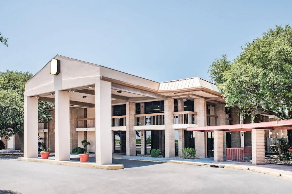Republic Hotel of Ozona 1
