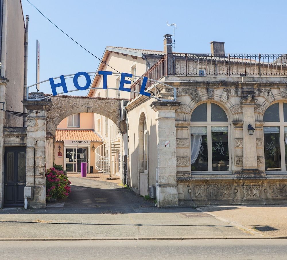 Hôtel Le Cheval Blanc 1