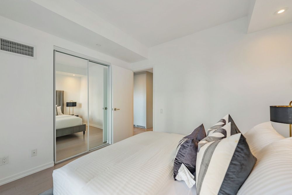 Mövenpick Suites - Downtown Toronto 2
