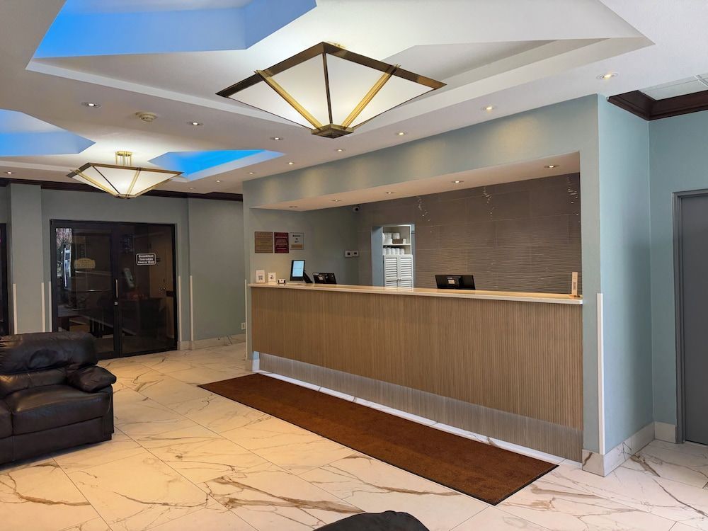 Hilltop Inn & Suites 2