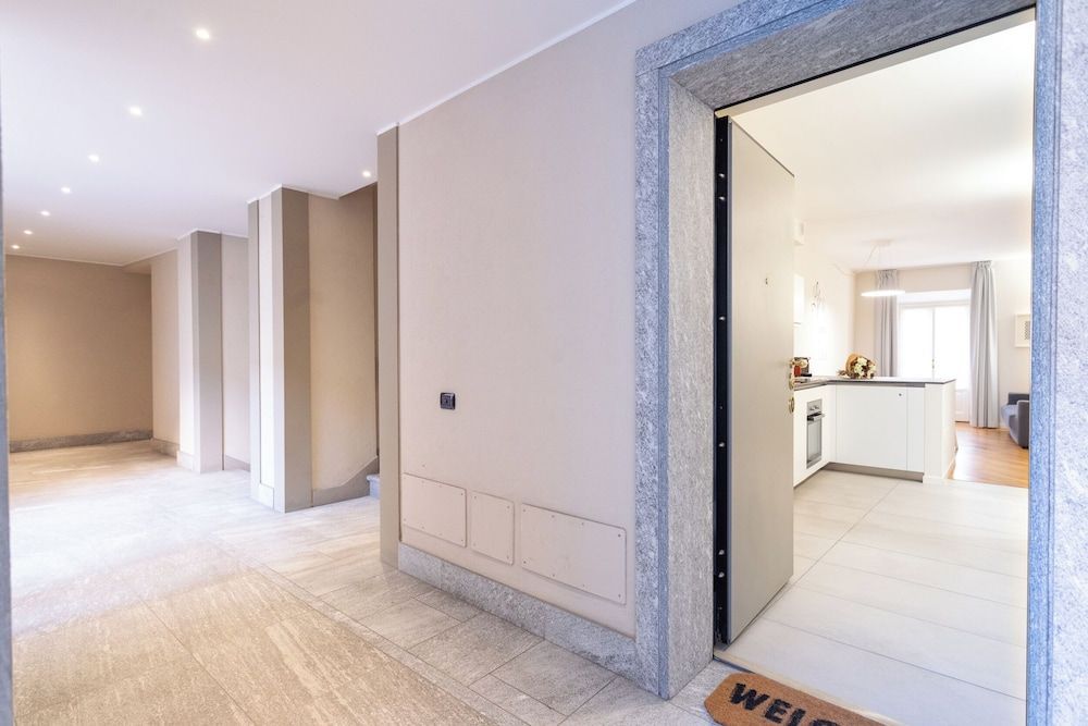White Flat Como City Center by Rent All Como 1