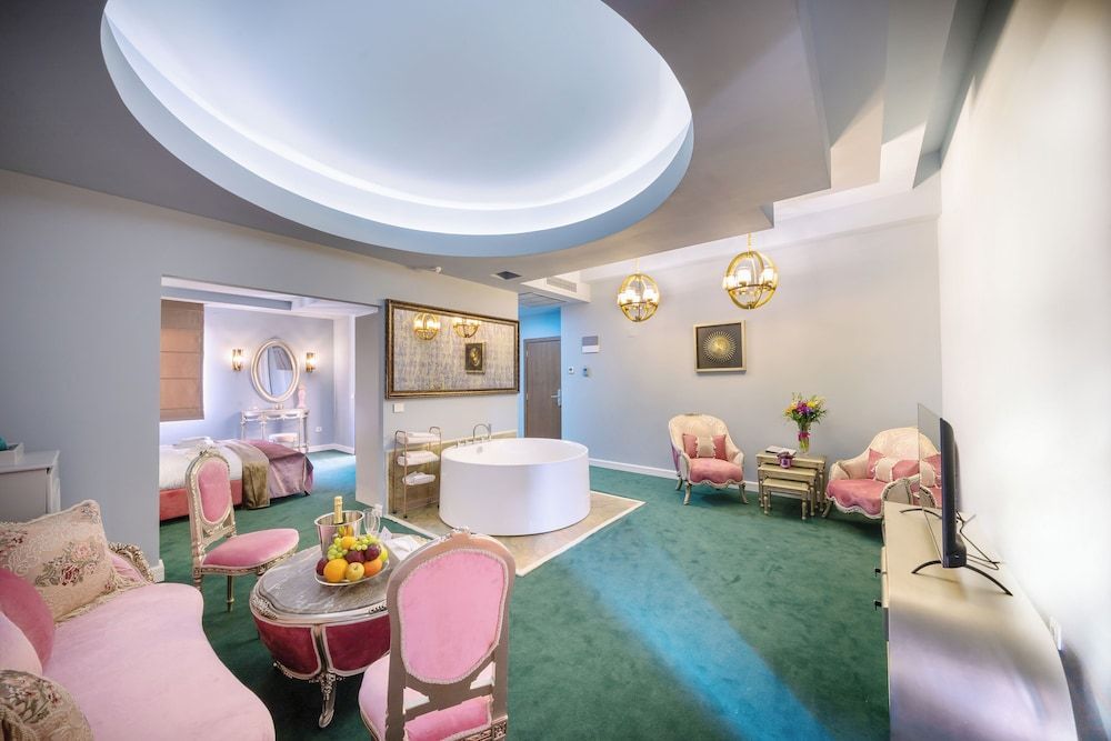 Phoenicia Comfort Hotel 1