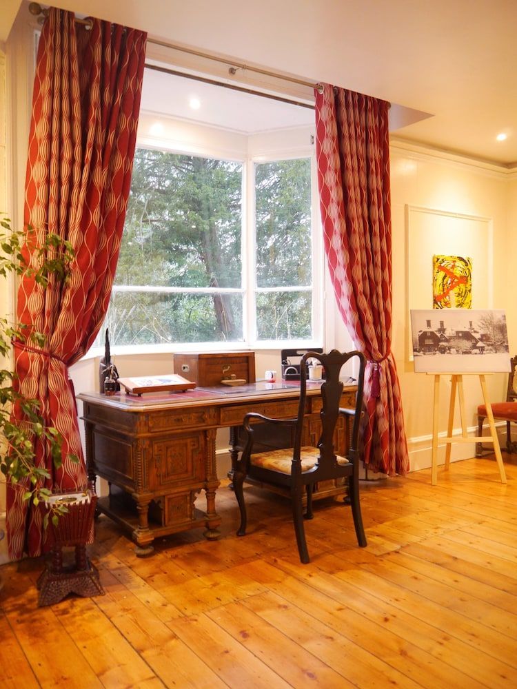 Guestling Hall Hotel 2