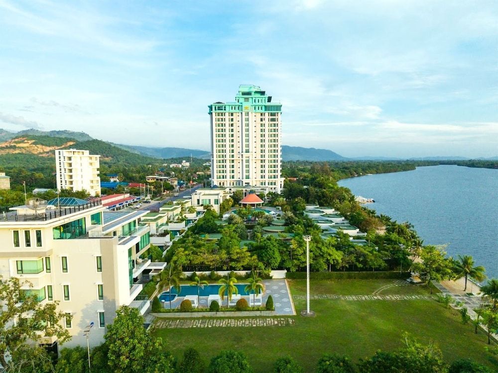 Castle Bayview Resort & Spa 1