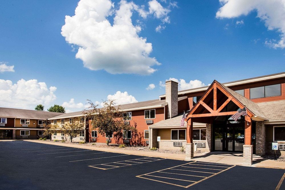 AmericInn by Wyndham Menomonie 1