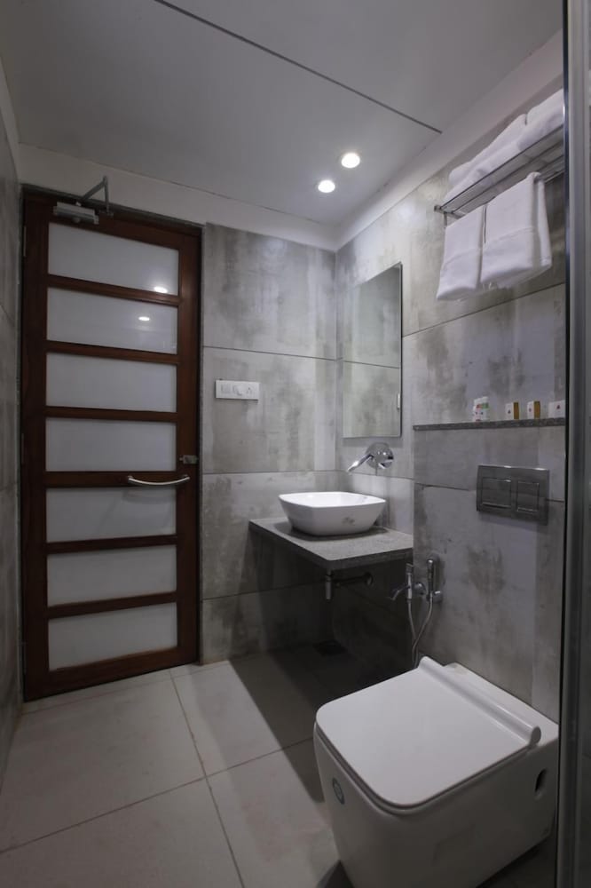 Hotel The Lotus Park, Ellisbridge 1