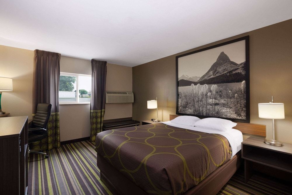 Super 8 by Wyndham Belgrade/Bozeman Airport 1