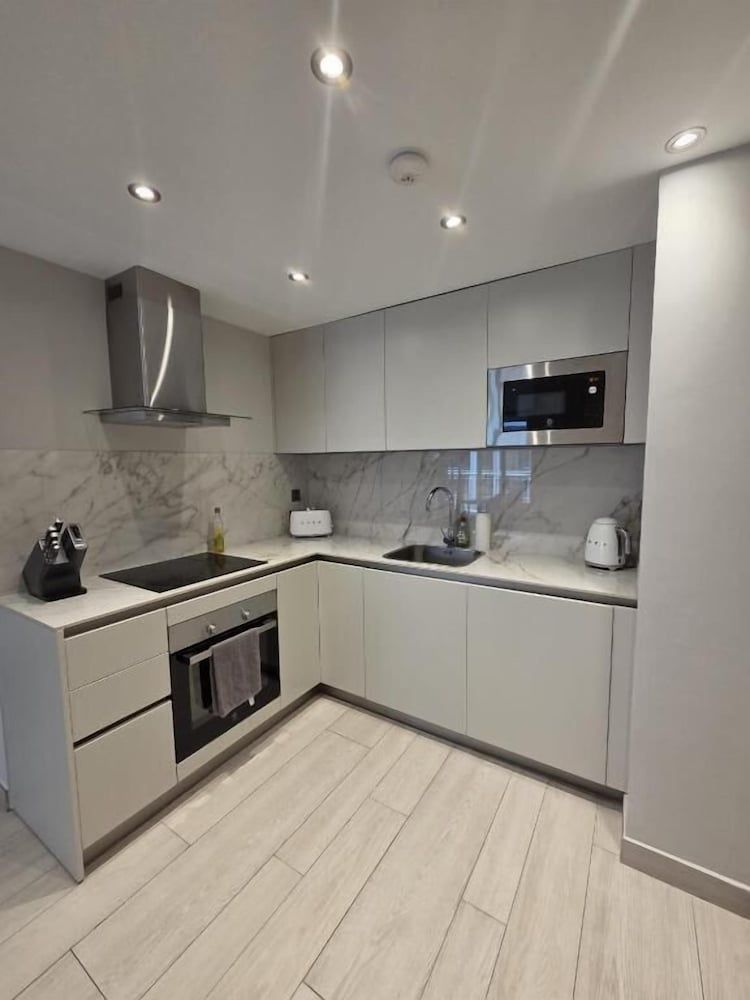 Luxury Marina Apartment - Self Catering 2
