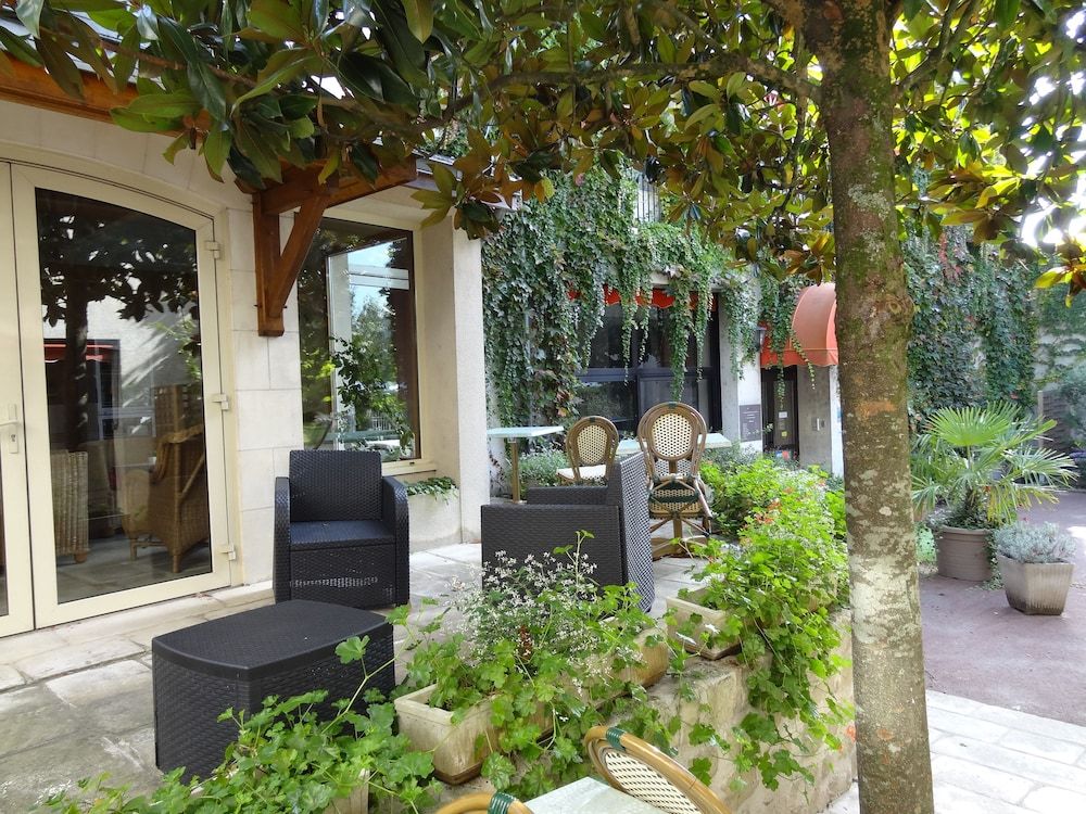 Hotel Val De Loire 1