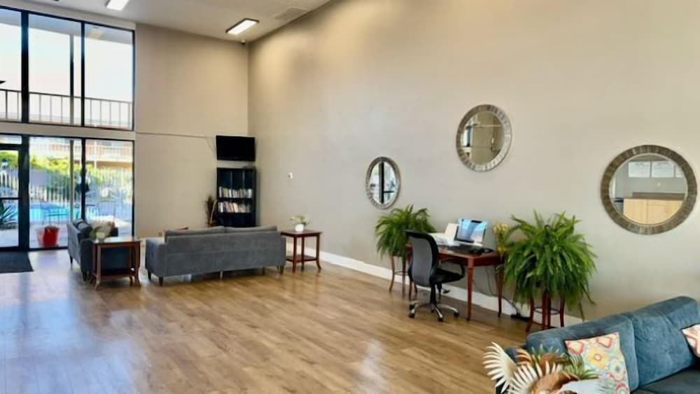 Big Chile Inn & Suites 2