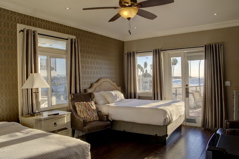 Casablanca Inn on The Beach 2