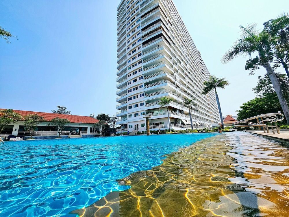 View Talay 5 - Beachfront Ocean View - High Floor & Huge Pool 1