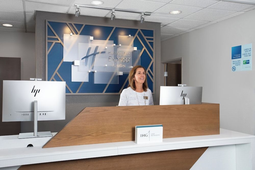 Holiday Inn Express & Suites CLINTON by IHG 1