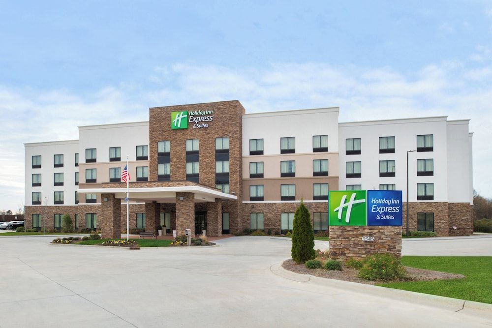 Holiday Inn Express & Suites MONROE by IHG 1
