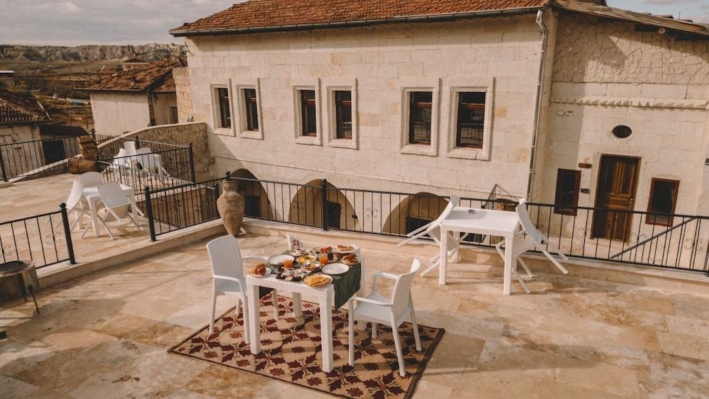 DAPHNE CAVE HOTEL 1