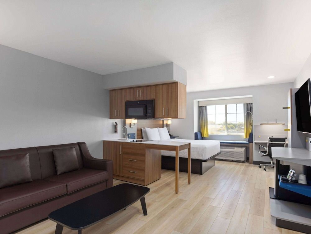 Microtel Inn & Suites by Wyndham Tracy 1