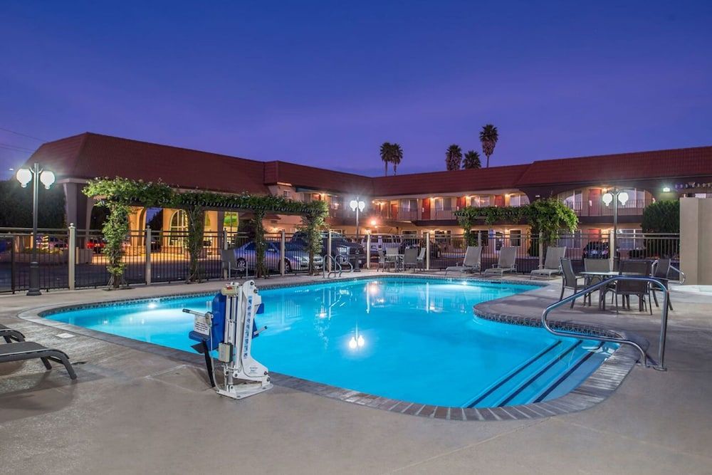 Laurel Inn & Conference Center 1