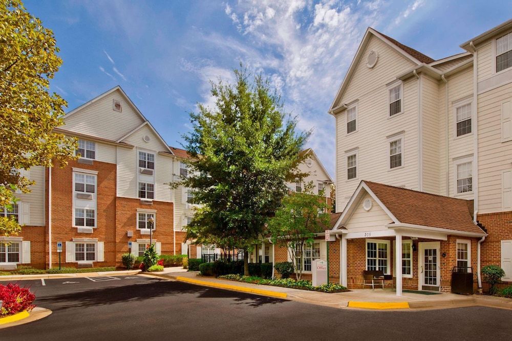 Sonesta Simply Suites Falls Church 1