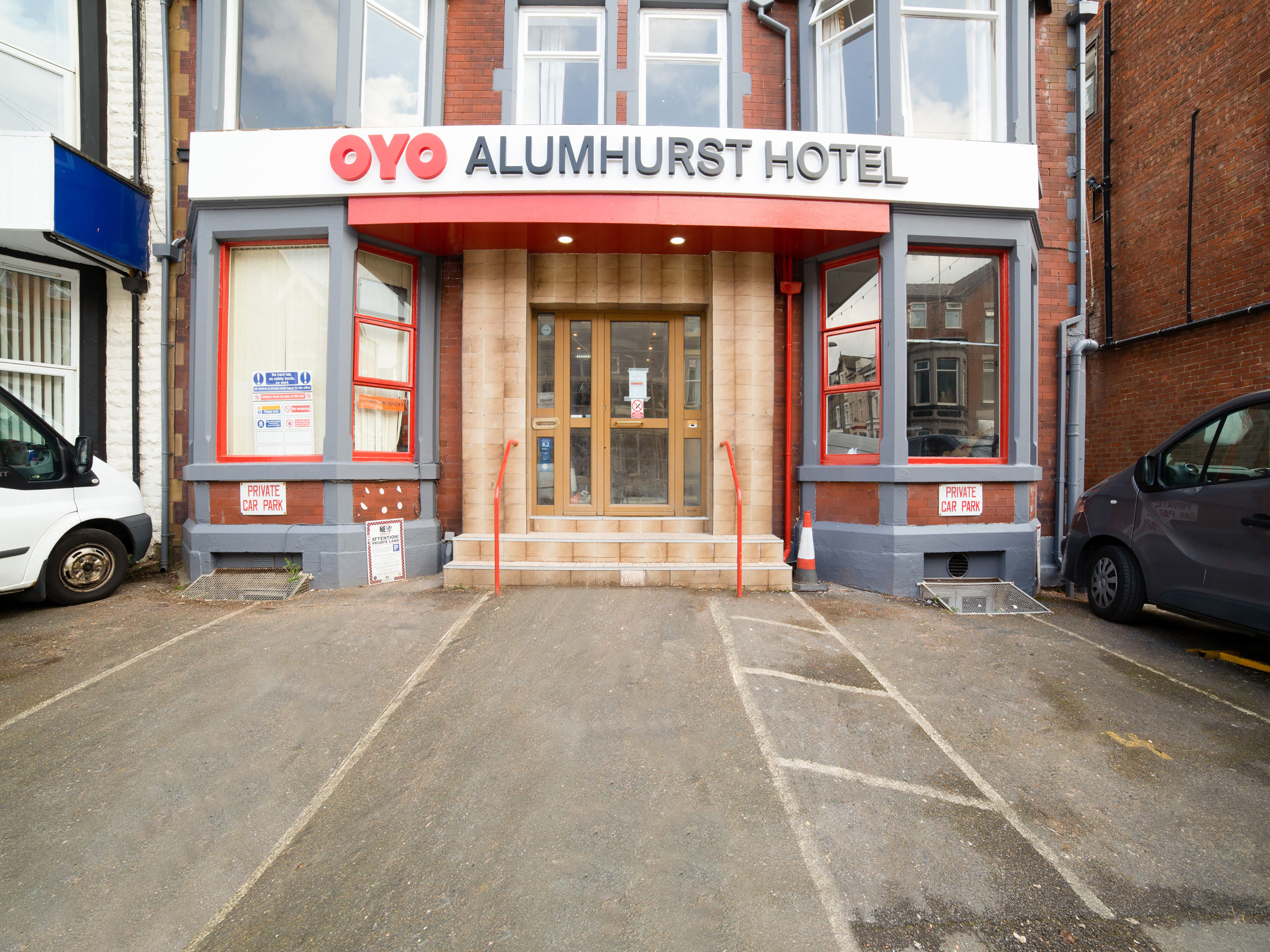 Alumhurst Hotel 1
