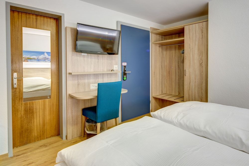 Matterhorn Inn - Wellness & Dining - at Zermatt Shuttle Station 2