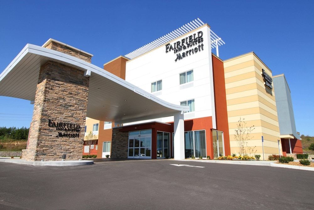 Fairfield Inn & Suites by Marriott London 1