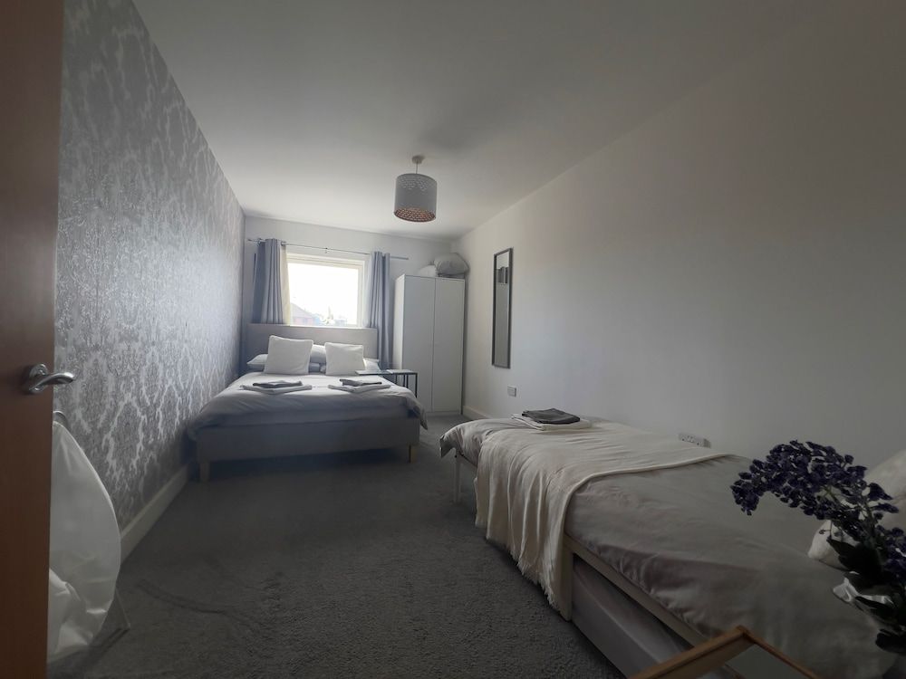 2 Bedroom Near Ocean Village Marina Port Apartment 2