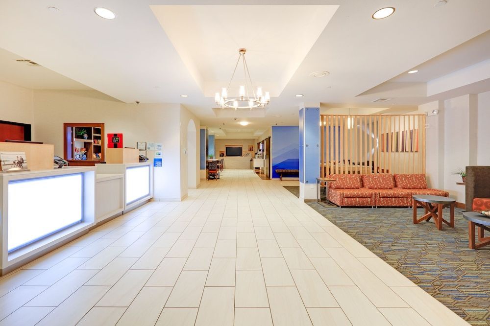 Holiday Inn Express & Suites BURLESON/FT. WORTH by IHG 2